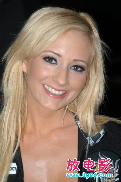 Hillary ScottѸ