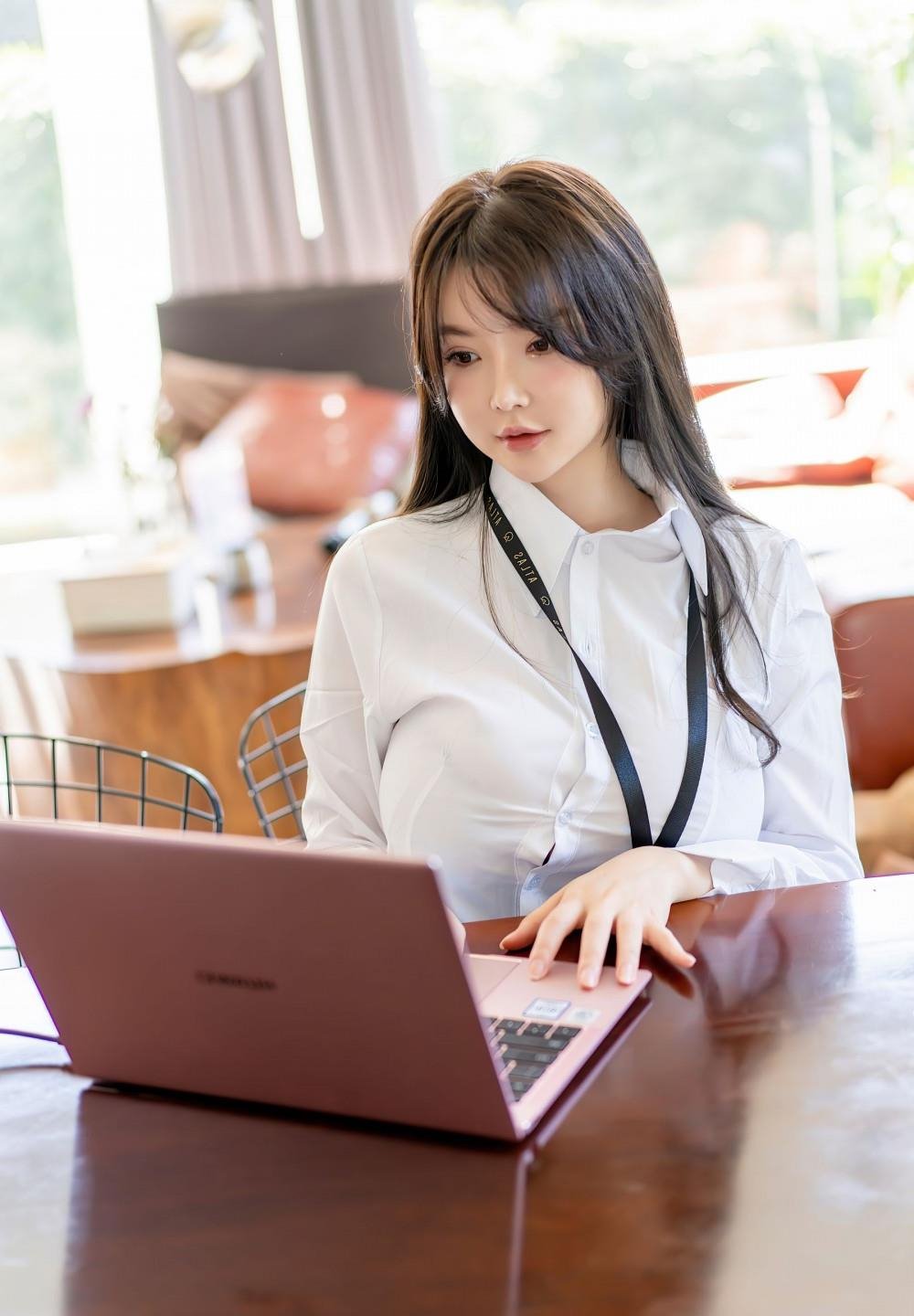 ���ŮͼͼƬ���ڰ�ͼƬBT����